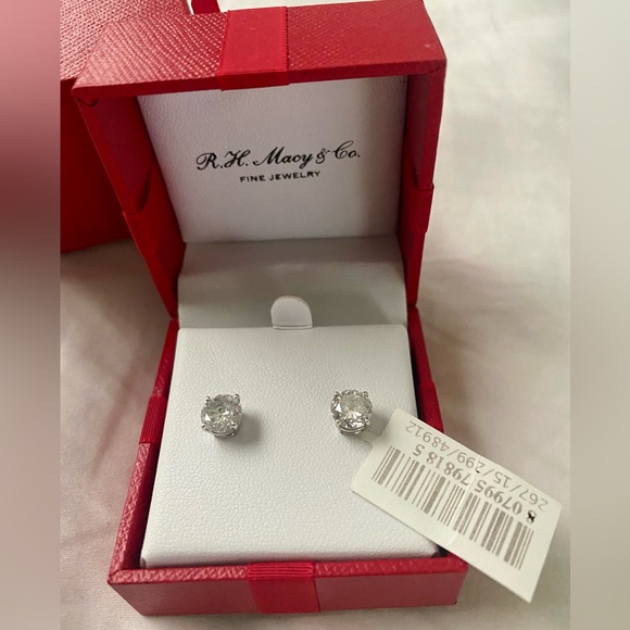 🤍SOLD🤍 Macy’s 2 CT TW Natural Diamond Studs set in 14K White Gold - Picture 3 of 5